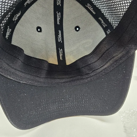 Titleist FJ Pro V1 Black Golfing Casual Hat Sz Med To Large White Lettering Mesh - Picture 9 of 9